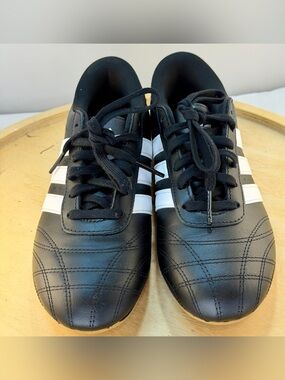 Adidas Taekwondo 
LOW-PROFILE SHOES INSPIRED BY ARCHIVAL MARTIAL ARTS FOOTWEAR.